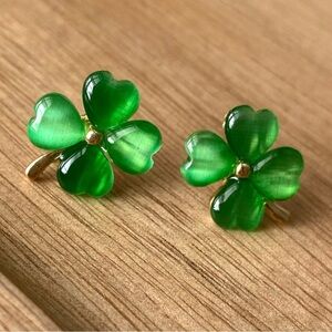 ✨Modcloth Sweet Shamrock Earrings